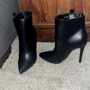 7.5 Short Black Boots